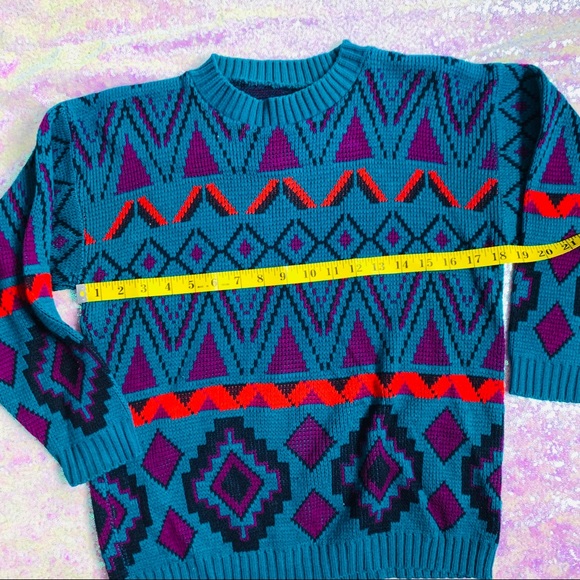 SOLD Vintage geometric hand knit sweater - Picture 9 of 9